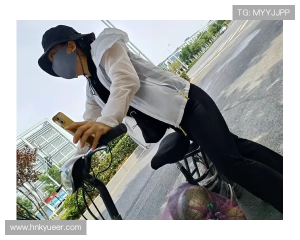 骑行男子路边歇息遇蹊跷：陌生女子强行推车被阻